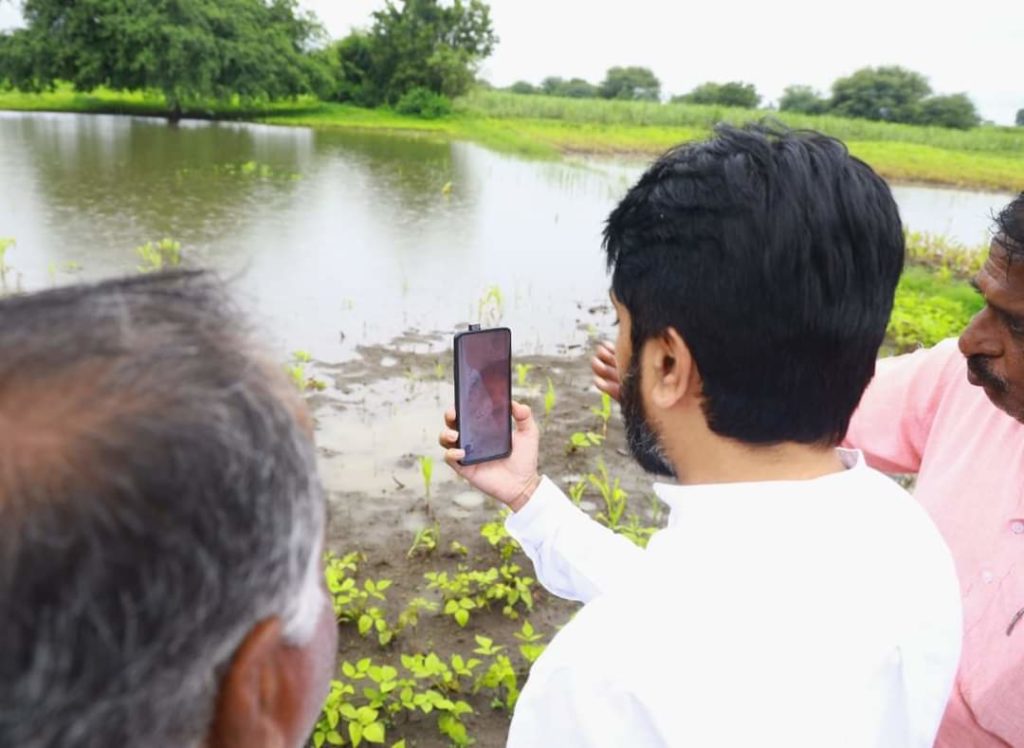 संकटात सापडलेल्या शेतकऱ्यांना राज्य सरकारने भरीव मदत द्यावी