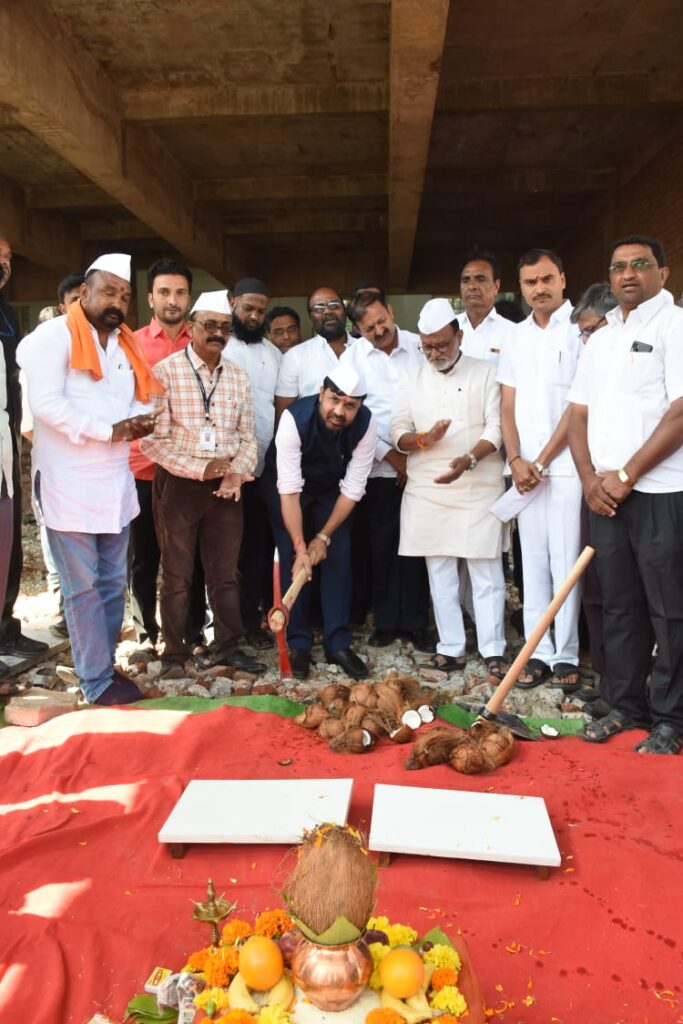 रुग्ण सेवा हीच ईश्वर सेवा म्हणून कर्मचाऱ्यांनी काम करावे - माजी गृहराज्यमंत्री आ.संजय बनसोडे