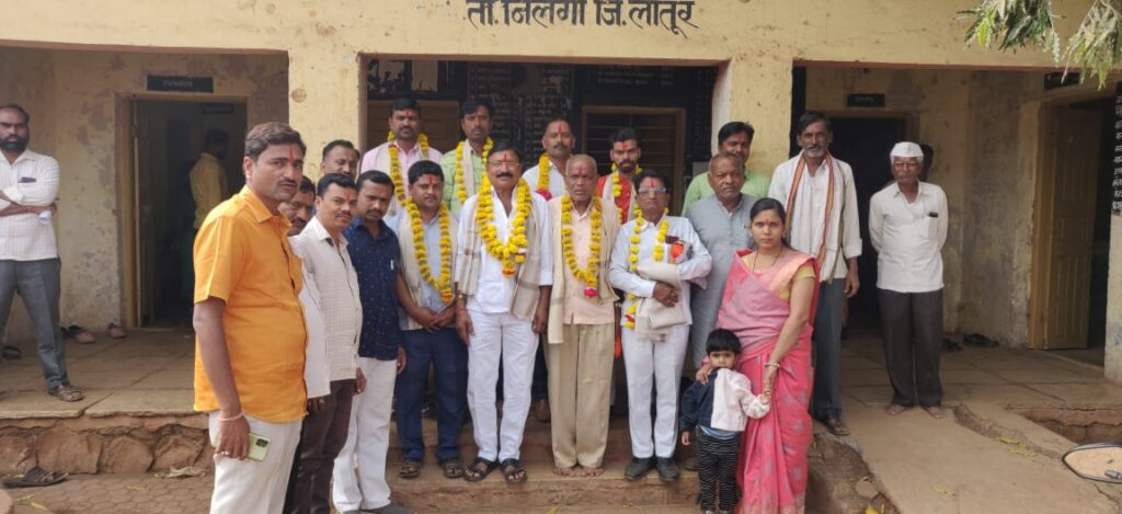 कासार सिरसी शहरात दर्पण दिनानिमित्त पत्रकारांचां विविध ठिकाणी सत्कार कासार सिरसी शहरात दर्पण दिनानिमित्त पत्रकारांचां विविध ठिकाणी सत्कार