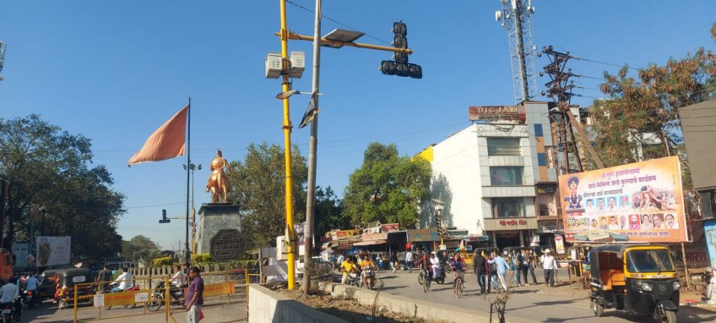 पोलिसांच्या निष्क्रियपणामुळे उदगीरची सिग्नल यंत्रणा ठरली कुचकामी !