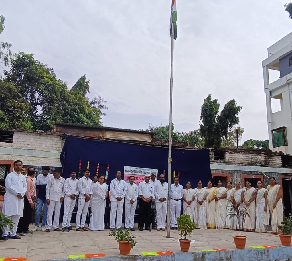 श्यामार्य कन्या विद्यालयात आजादी का अमृत महोत्सवांतर्गत ध्वजारोहणाचा कार्यक्रम उत्साहात संपन्न