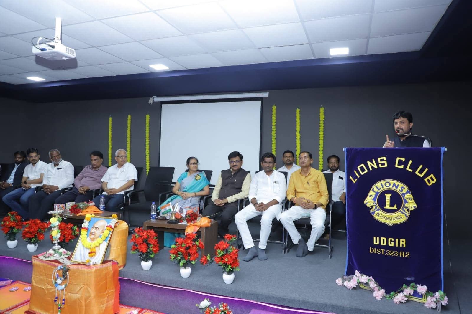 शैक्षणिक विकासासाठी लॉयन्स क्लब व उदयगिरी लॉयन्स असोसिएशनचे कार्य कौतुकास्पद : आ. संजय बनसोडे