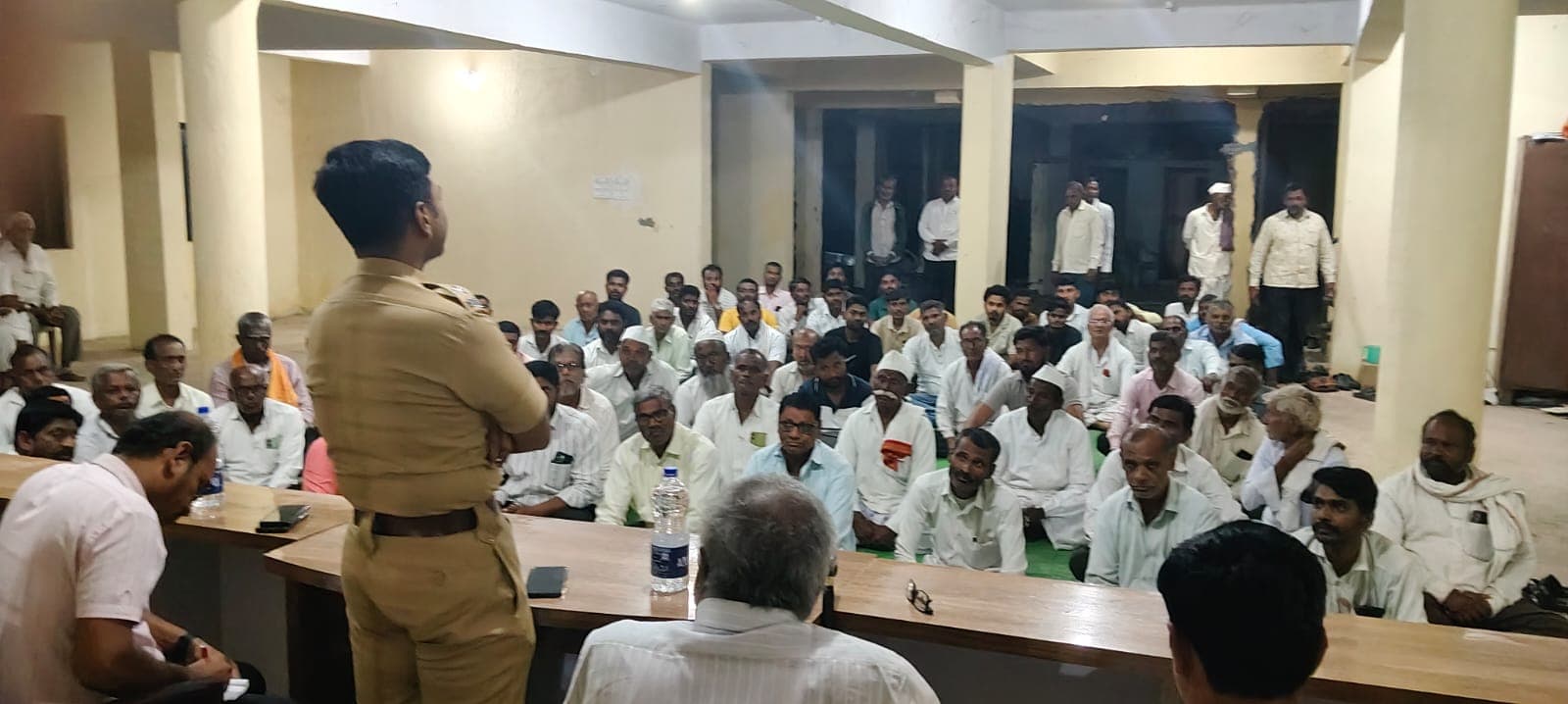 पोलीस आपल्या गावामध्ये’ उपक्रमाला सकारात्मक प्रतिसाद; लातूर पोलिसांच्या १०२ गावभेटी, ५,४९२ नागरिकांशी संवाद