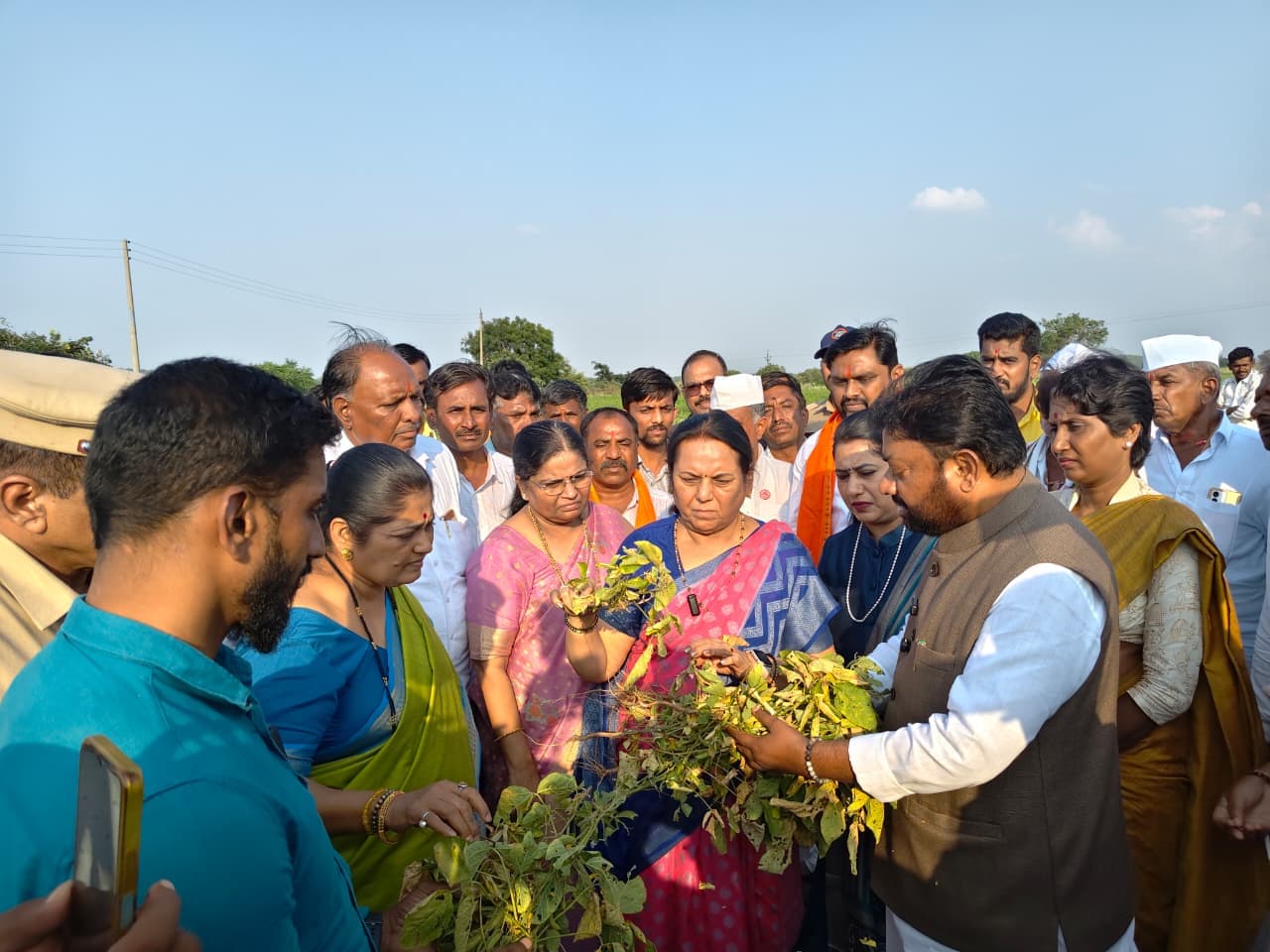 उदगीर विधानसभा मतदारसंघाला शासनाकडून मिळणाऱ्या मदतीमध्ये दुजाभाव होणार नाही – शिवसेना नेत्या नीलमताई गोर्‍हे यांचे माजी आमदार भालेरावांना आश्वासन