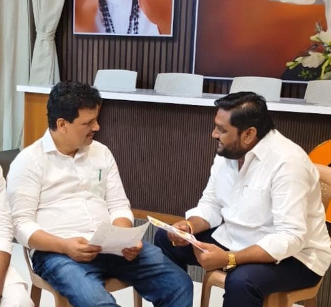 उदगीर व अहमदपूर येथील सामान्य रुग्णालयाची गेल्या २ वर्षांपासून चौकशी शिवसेनेच्या वतीने मागणी करण्यात येत होती. त्यानुसार चौकशी