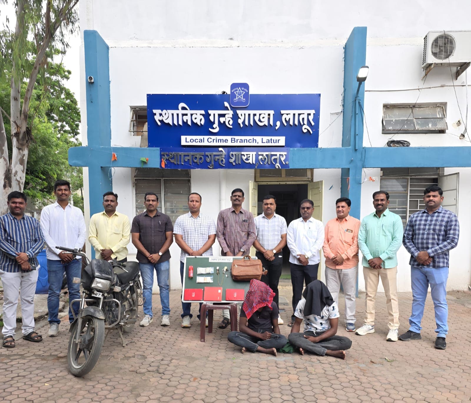 उदगीर शहरातील सशस्त्र लूटप्रकरणाचा स्थानिक गुन्हे शाखेकडून छडा. दोन गुन्हे उघड.