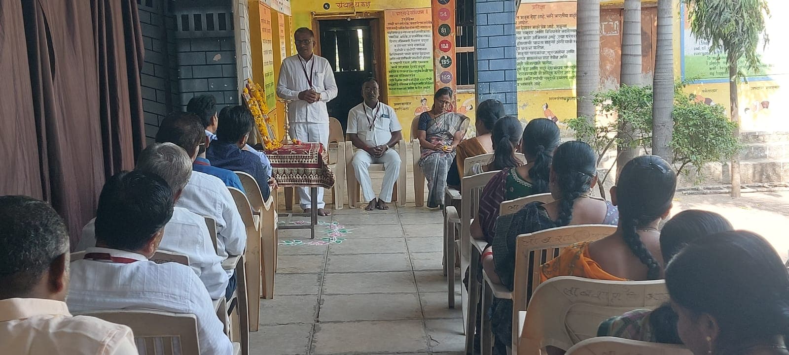 लाल बहादुर शास्त्री प्राथमिक विद्यालयात महात्मा गांधी व लाल बहादुर शास्त्री जयंती उत्साहात साजरी.