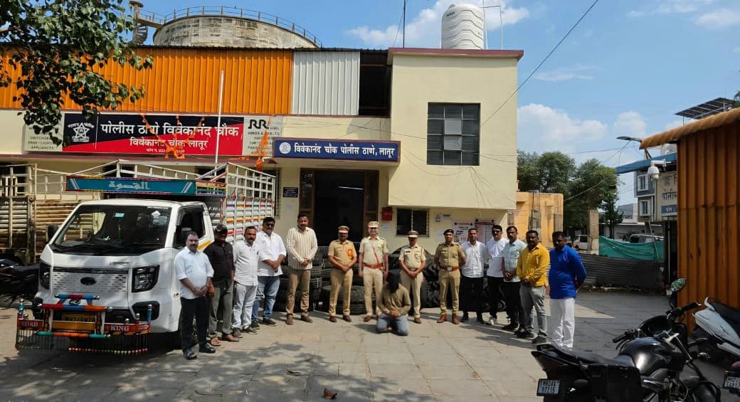 टायर चोरीचा गुन्हा उघड; 37 टायरसह आरोपी ताब्यात. ४ लाख ६४ हजारांचा मुद्देमाल व गुन्ह्यात वापरलेले वाहन जप्त.