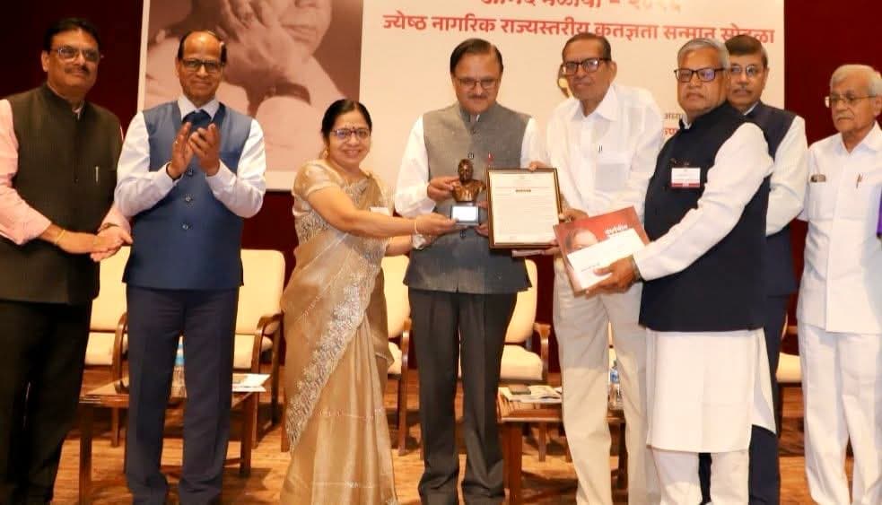 प्रकाश घादगिने यांना यशवंतराव चव्हाण राज्यस्तरीय ज्येष्ठ नागरिक कृतज्ञता सन्मान