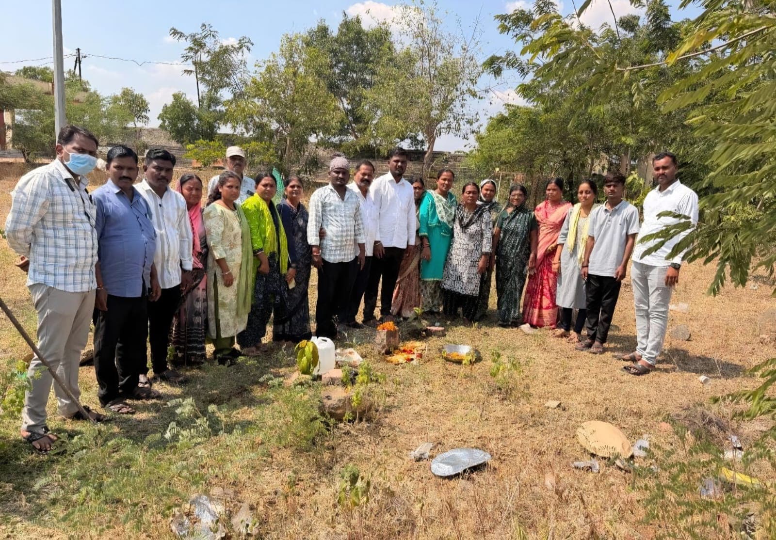 बुद्धवासी बाबासाहेब भालेराव यांच्या शोकसभेनिमित्त बुद्ध स्मशानभूमीत वृक्षारोपण