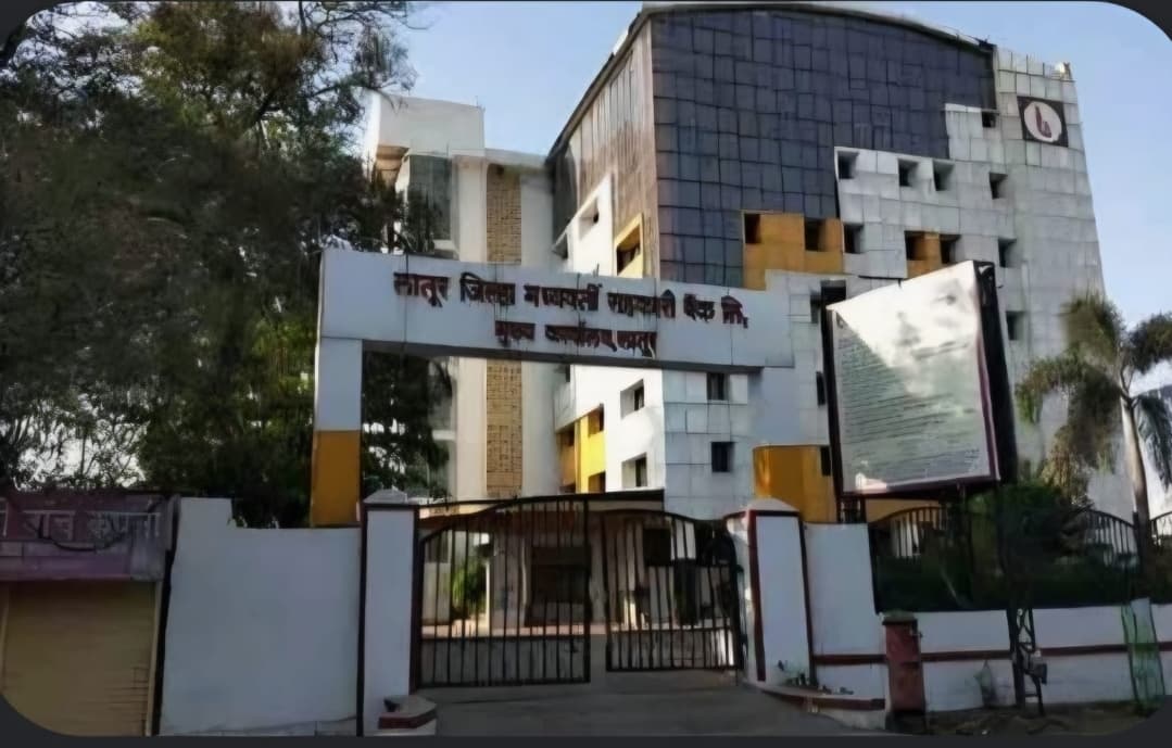 लातूर जिल्हा बँक निवडणुकीत वैध उमेदवारांची यादी जाहीर; राजकीय हालचालींना वेग, चुरस वाढली, धीरज देशमुख बिनविरोध ?