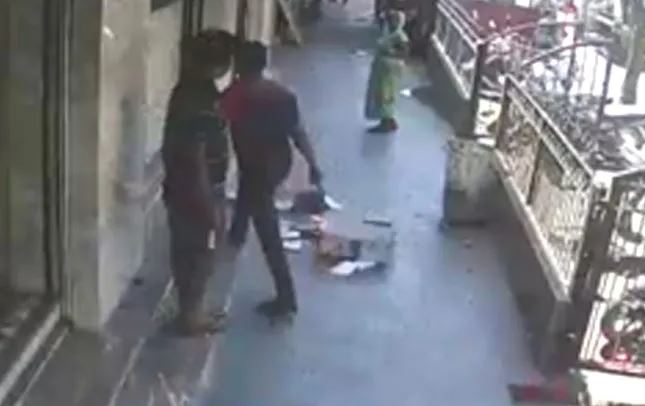 खंडणीची मागणी करत 4 दुकानाची तोडफोड