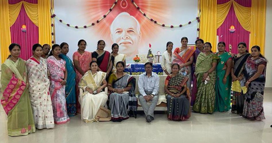 महिलांनी सकारात्मक आनंदी जीवन जगावे