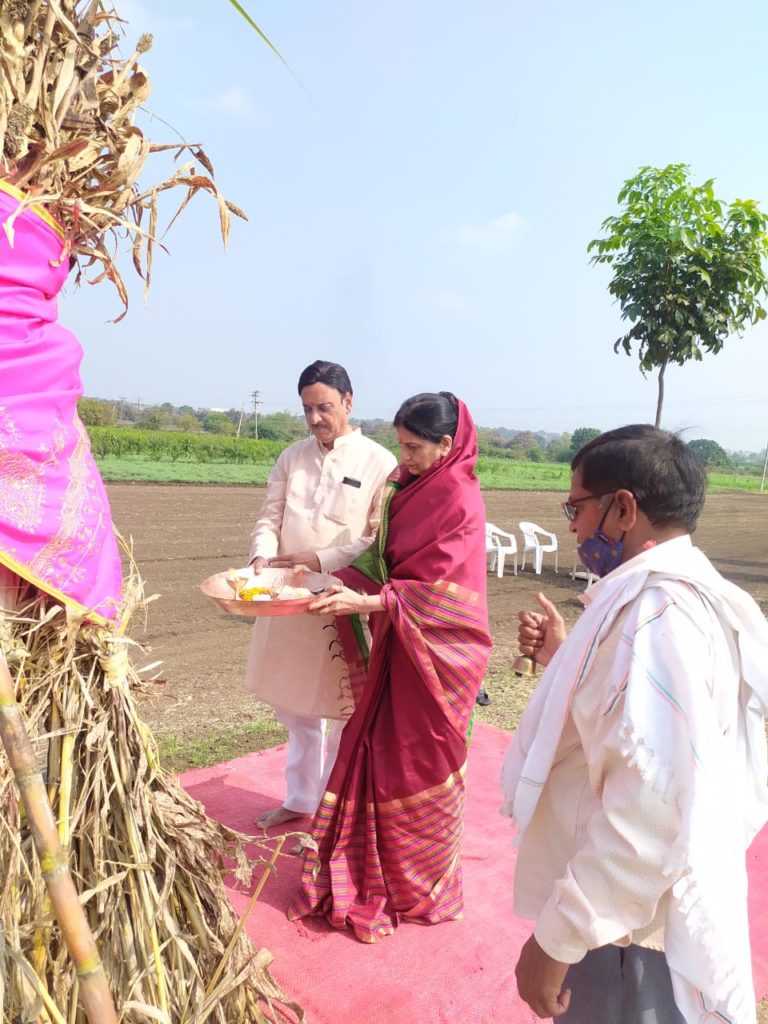 बाभळगाव येथे देशमुख कुटुंबाच्या वतीने दर्श वेळ अमावस्या साधेपणाने साजरी