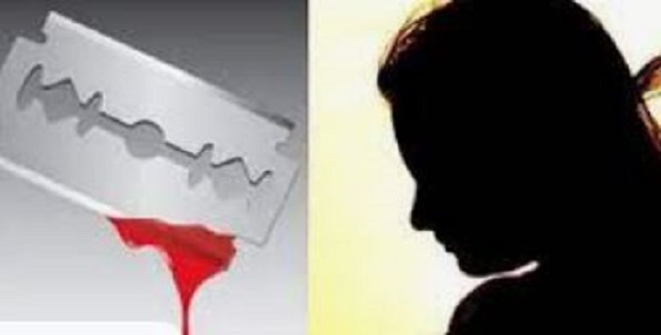 देहविक्रय करणाऱ्या महिलेवर ब्लेडने वार