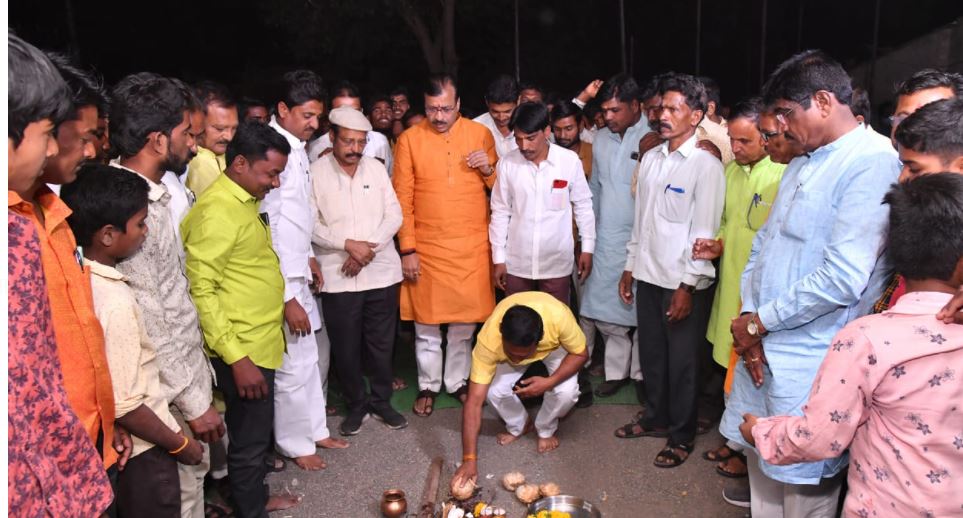 चिंचोली (ब.) गावच्‍या विविध विकास कामासाठी एक कोटी रूपयाचा निधी उप‍लब्‍ध