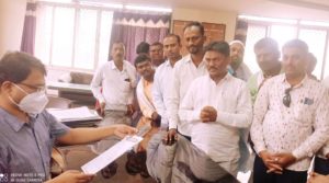 शिक्षक समन्वय संघाचे जिल्हाधिकारी कार्यालयासमोर धरणे आंदोलन