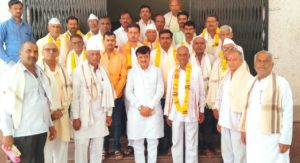 माजी मंत्री विनायकराव पाटील यांच्या हस्ते सताळा येथील नुतन सोसायटी संचालकाचा सत्कार संपन्न