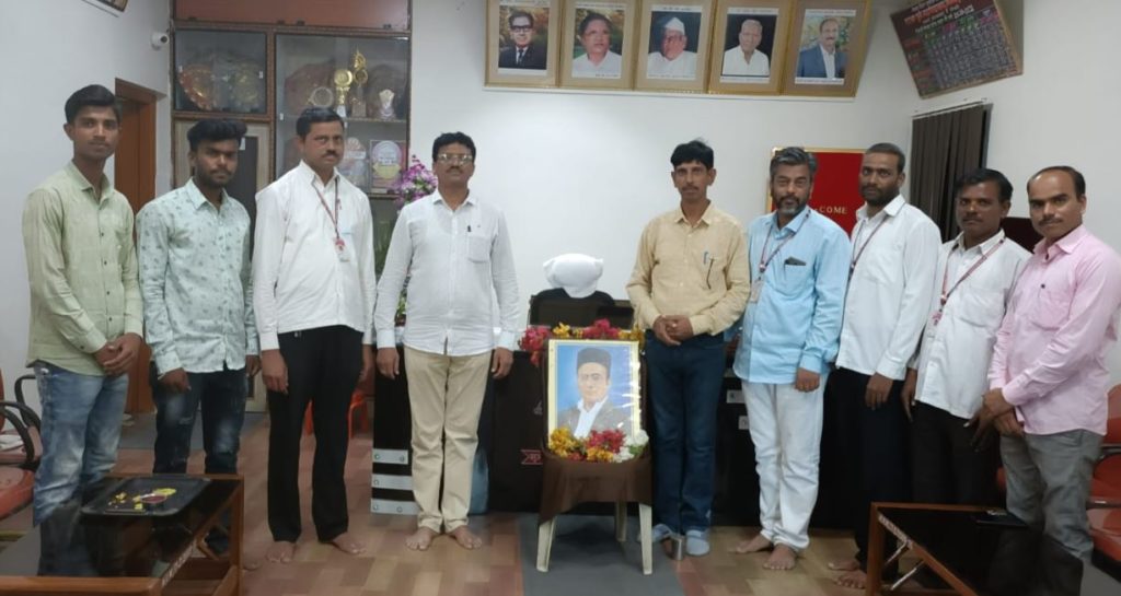 महात्मा फुले महाविद्यालयात स्वातंत्र्यवीर सावरकर यांची जयंती साजरी