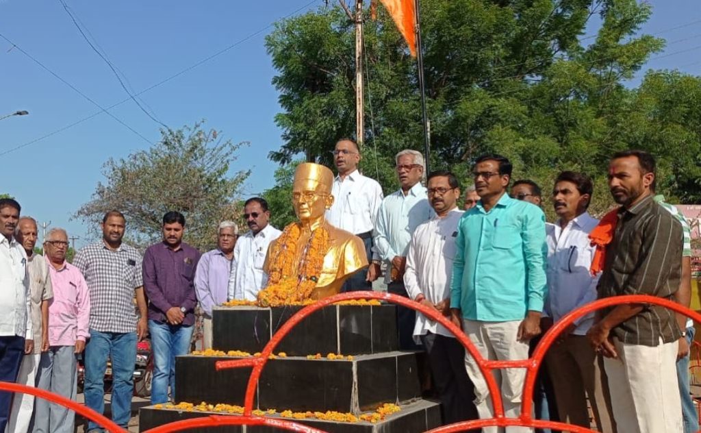 स्वातंत्र्यवीर विनायक दामोदर सावरकर यांची १३९वी जयंती शहरात उत्साहात साजरी