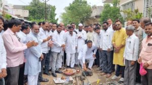 आ. बाबासाहेब पाटील यांच्या हस्ते सिमेंट रस्त्याचा कामाचा शुभारंभ