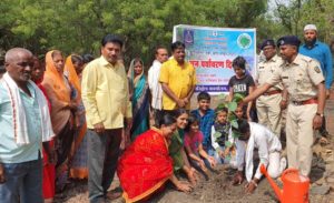 सृष्टीला वाचविण्यासाठी वृक्षलागवड करा