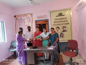विलासराव देशमुख फाउंडेशनच्या वतीने बोरवटी येथे ई - श्रम कार्ड व डिजिटल हेल्थ कार्ड चे वाटप