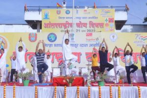 जागतिक योग दिनी हजारो लोकांनी गिरवले "आरोग्यदायी" योगाचे धडे
