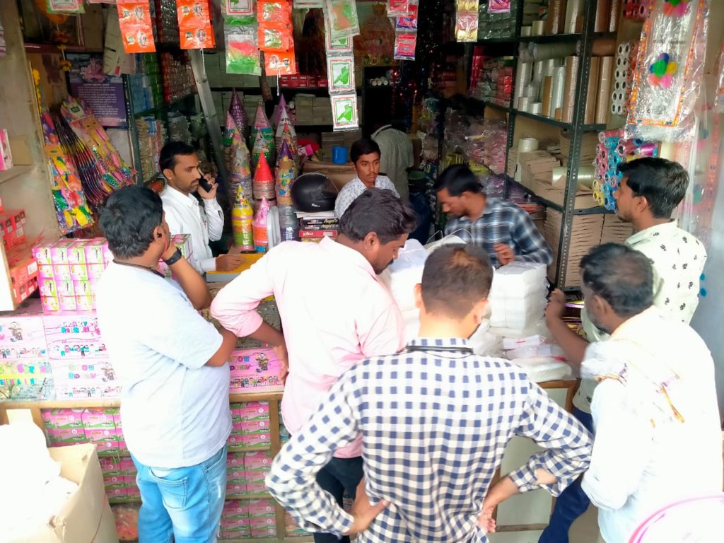 पर्यावरण संरक्षणासाठी प्लास्टिक कॅरी बॅगचा वापर बंद करा - मुख्याधिकारी शुभम क्यातमवार