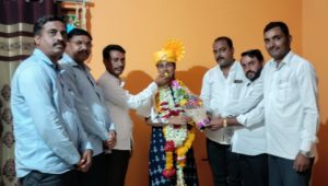 कु. प्रियंका गोविंद भगत या विद्यार्थीनीला दहावीत ९५.४० टक्के गुण मिळाल्याबद्दल सत्कार