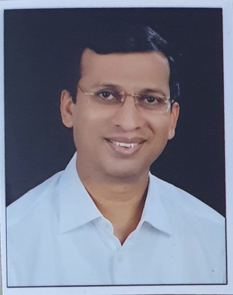 प्रसिध्द सर्जनतज्ञ समाजसेवक डॉ.माधव चंबुले यांचा डॉक्टर दिवसानिमित्त सत्कार व वृक्षारोपण