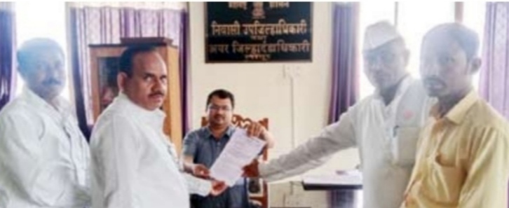 उत्पन्नाचा दाखला देण्याची जाचक अट रद्द करा