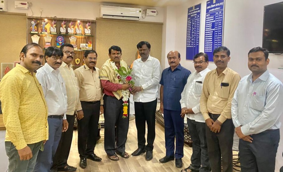 डॉ. युवराज सारणीकर यांचा दयानंद कला महाविद्यालयात सत्कार