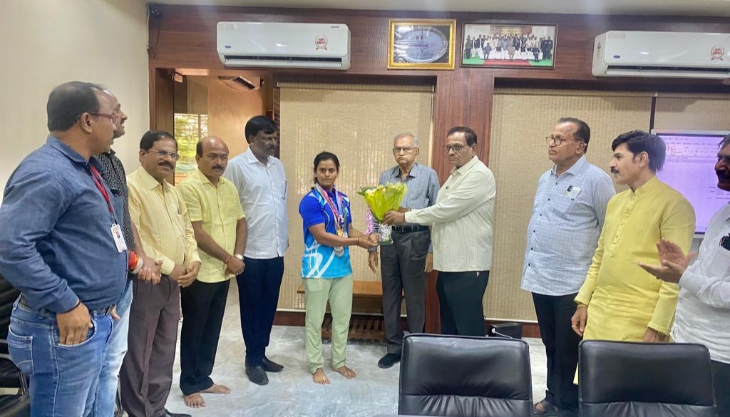 अखिल भारतीय अंतरविद्यापीठ स्पर्धेत दयानंद कला महाविद्यालयाचे दैदिप्यमान यश