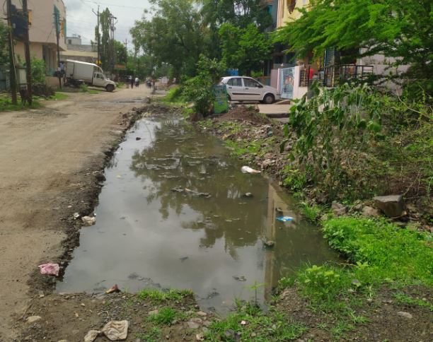 तळेगाव रोड बनला मौत का कुआ....
