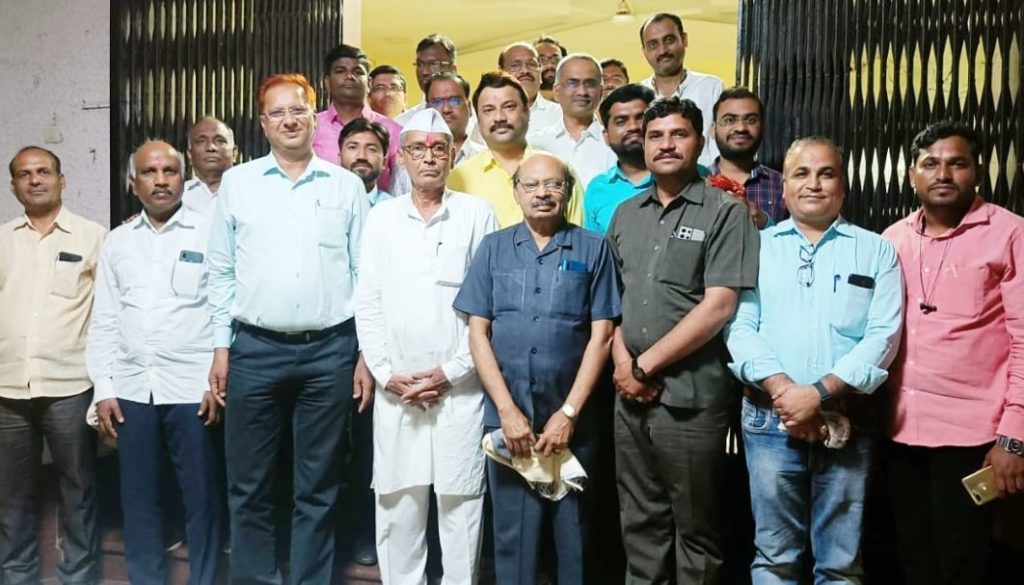 डाॅक्टरांच्या सेवावृत्तीची प्रत्येकाने जाणीव ठेवावी - माजी आमदार बब्रूवान खंदाडे यांचे प्रतिपादन