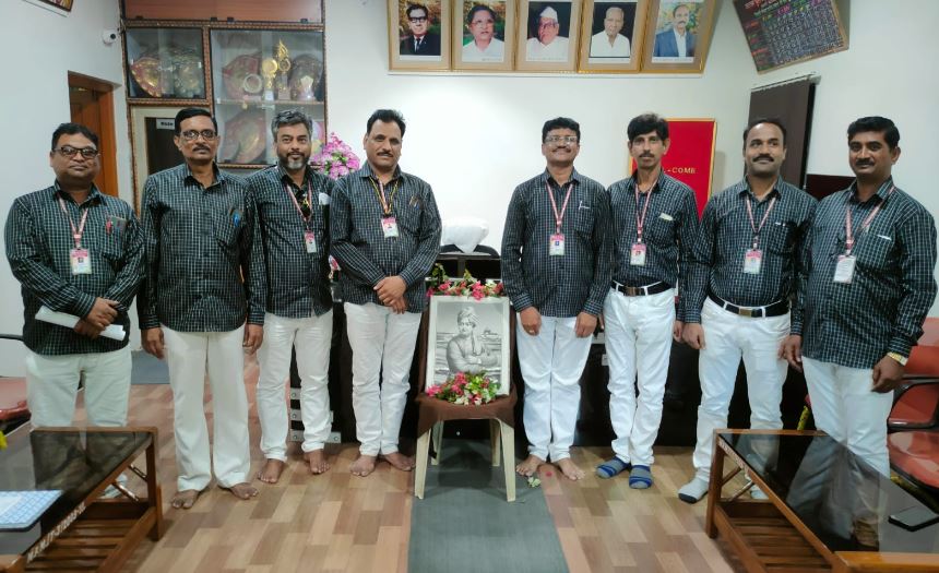 महात्मा फुले महाविद्यालयात स्वामी विवेकानंद यांना अभिवादन