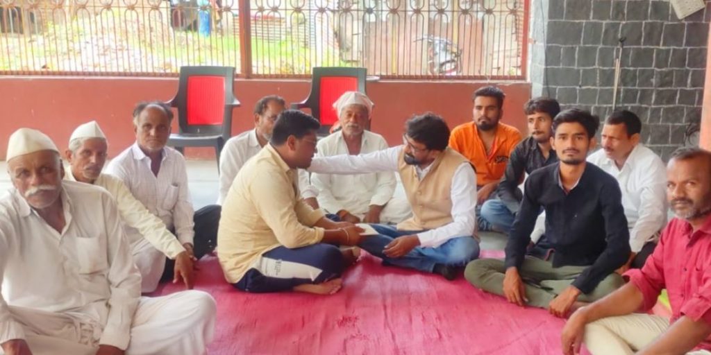 पाटोदा,सोनखेड व केंद्रेवाडी या गावी शेतकऱ्यांना प्रत्येकी आकरा हजारांची मनसे मदत