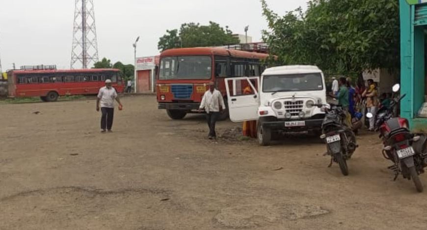 तालुक्यातील होत असलेल्या अवैध वाहतुकीला पाठबळ कोनाचे?