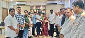 डॉ. दिलीप नागरगोजे यांनी आईची द्वितीय पुण्यतिथी २१ मुलींचे शैक्षणिक शुल्क भरून केली साजरी