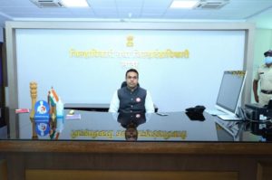 मतदारांनी मतदान ओळखपत्र मोठया संख्येने आधार क्रमांकाशी जोडणी करावी - जिल्हाधिकारी