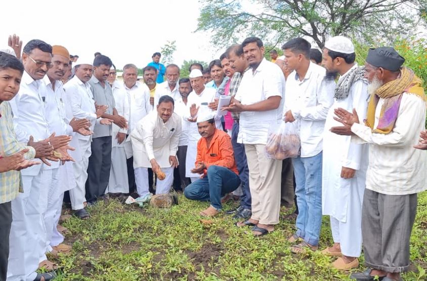 आ. स्थानिक विकास निधीतून ३० लक्ष रुपयांच्या सांस्कृतिक सभागृहाचे भूमिपूजन !