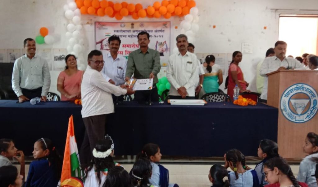 अहमदपूर तालुक्यातून केंद्रेवाडी ग्रामपंचायतला तृतीय क्रमांक मिळाला