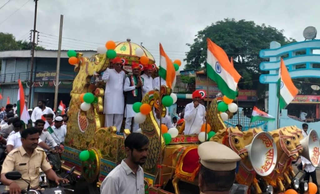 भाजपच्या वतीने अहमदपूरात अमृत महोत्सवानिमित्त अभुतपुर्व मोटारसायकल रॅली, 75 सैनिकांचा सत्कार