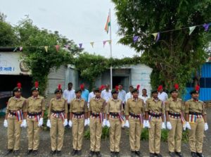 ज्ञानदीप अकॅडमी येथे अकॅडमी च्या जवानांकडून झेंडा वंदन