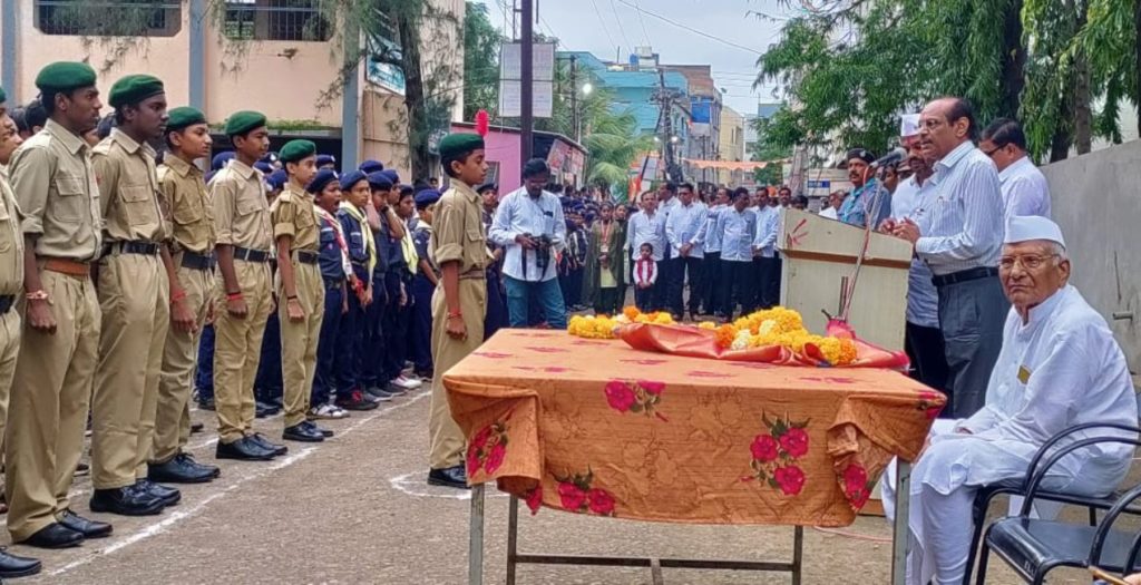 यशवंत विद्यालयात ध्वजारोहणाचा सोहळा उत्साहात साजरा