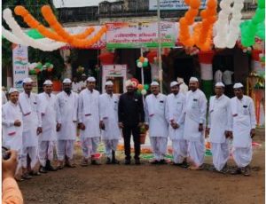 सार्वजनिक ध्वजारोहणाचा सोहळा अहमदपूर उत्साहात साजरा