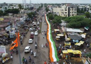 एक हजार फूट तिरंगाध्वज प्रतिकृतीच्या तिरंगारॅलीने अहमदपूर दुमदुमले