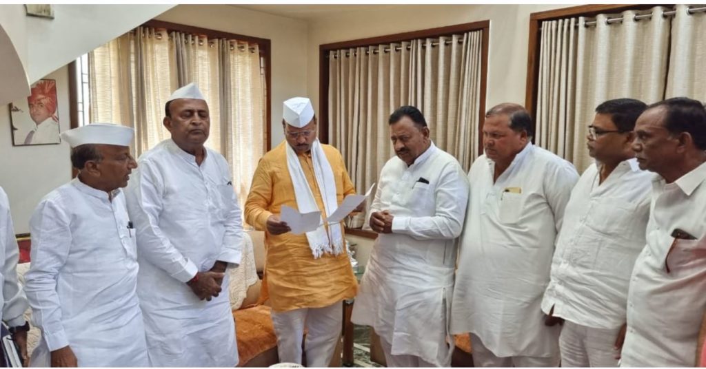 शेतकऱ्यांच्या झालेल्या नुकसानीचा मोबदला तात्काळ देण्याचे कृषीमंत्री मा.अब्दुलजी सत्तार यांचे आमदार बाबासाहेब पाटील यांना आश्वासन !