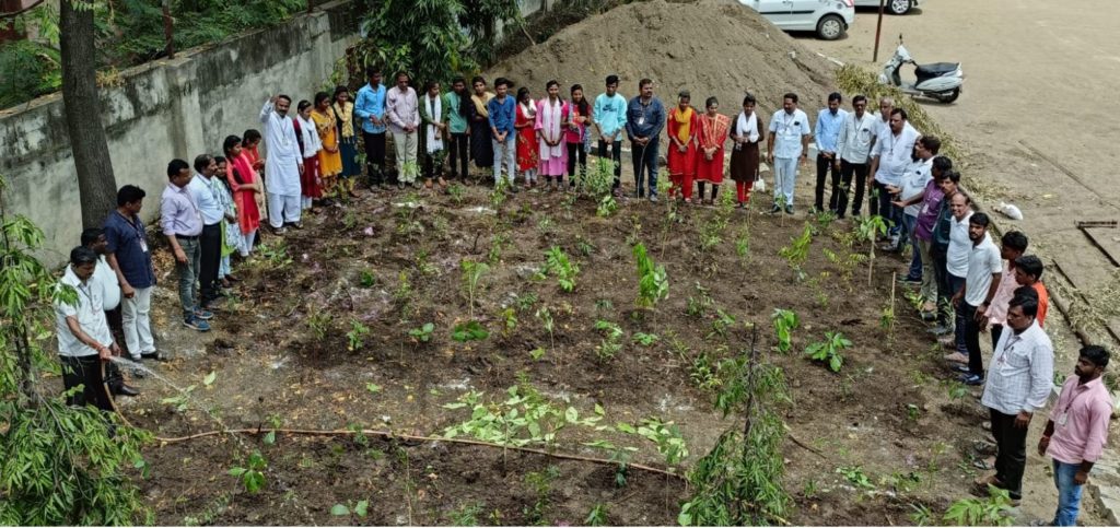 मिया वाकी प्रकल्पा चा पहिला मान लातूर जिल्ह्यातील अहमदपूरच्या महात्मा फुले महाविद्यालयास